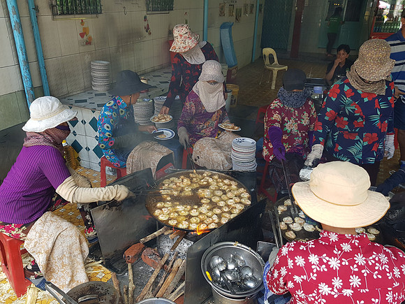 20190905_110606-banh-khot-ladies
