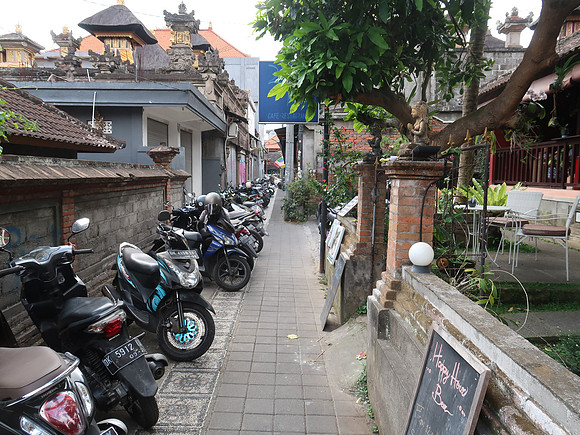 IMG_4440-alley-of-bikes