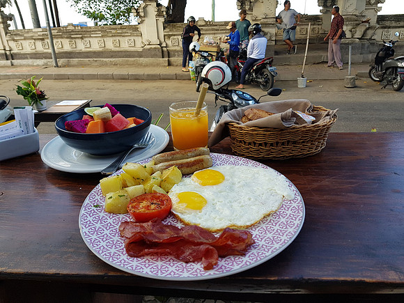 20191104_074040-american-breakfast