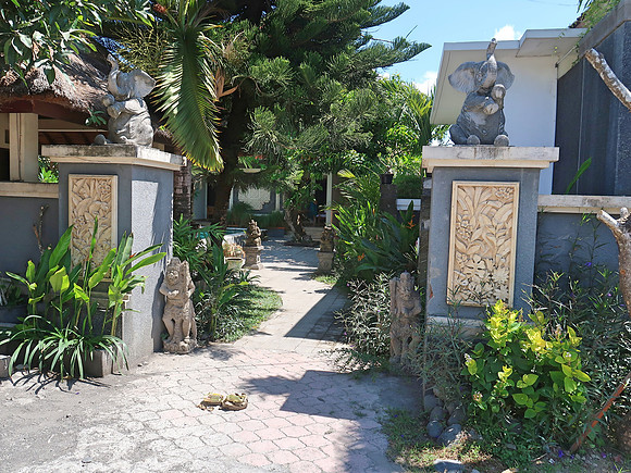 IMG_4571-eddys-cottage-entrance