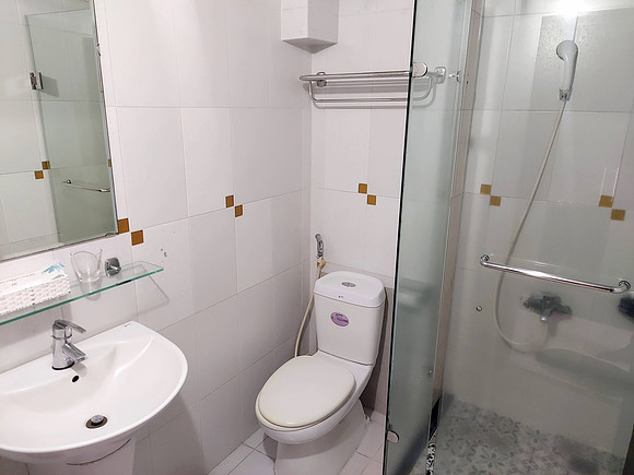 20240113_143320-centara-bathroom