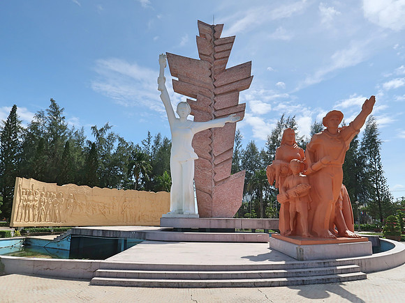 IMG_4968-dong-khoi-monument