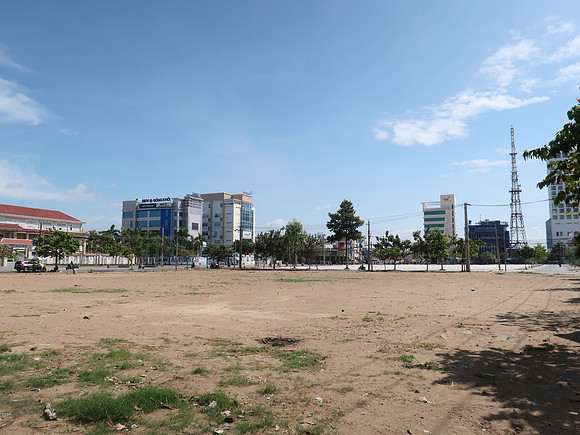 IMG_4975-empty-lot