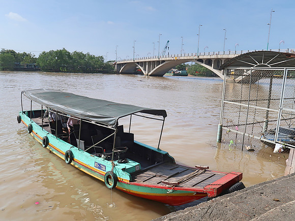 IMG_5049-tour-boat