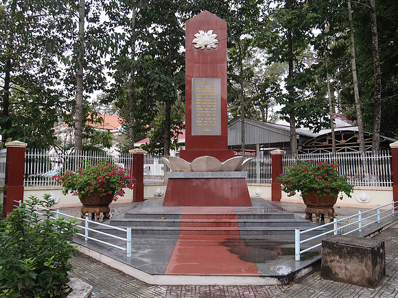 IMG_5176-tet-monument