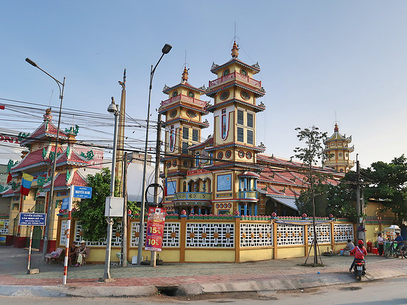 IMG_5206-cao-dai-temple