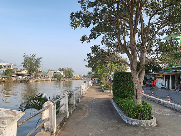 IMG_5217-tree-lined-river-walk