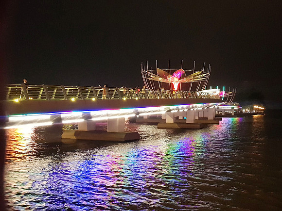 20191202_190558-ninh-kieu-walking-bridge