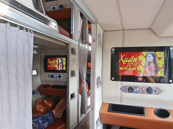 IMG_5430-luxury-sleeper-bus