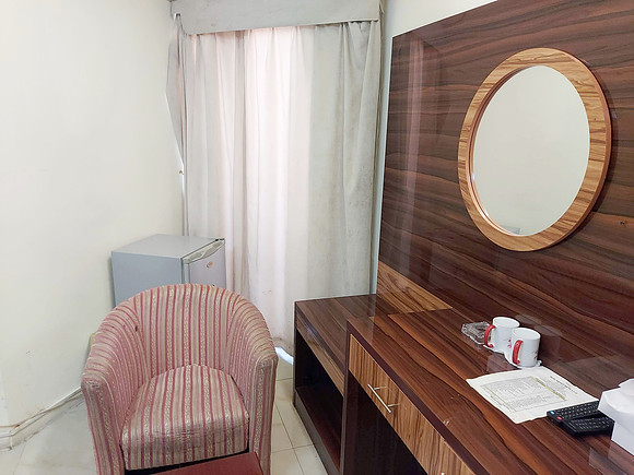 20211115_141440-burj-nahar-desk