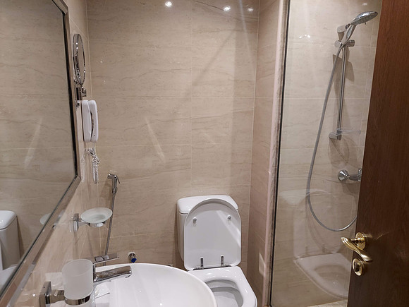 20211117_110530-panorama-bathroom