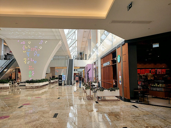 20211123_131642-starbucks-nakheel-mall