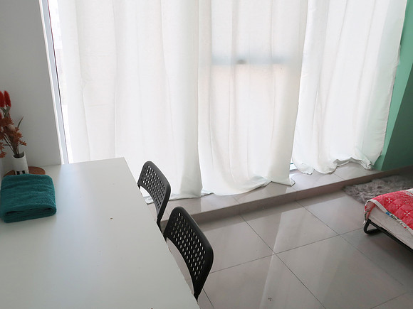 IMG_4657-airbnb-desk
