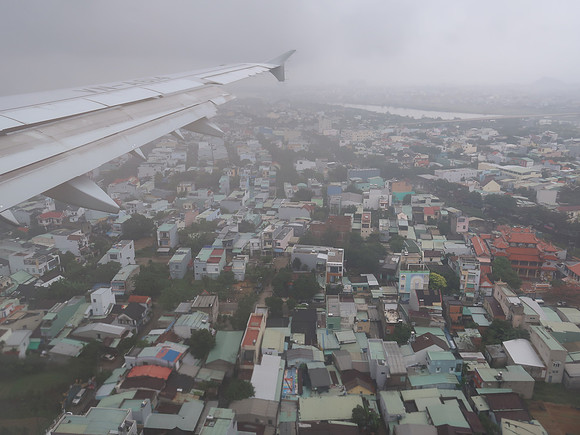 IMG_5601-flying-into-danang