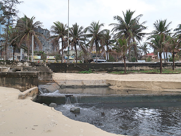 IMG_5629-black-water-beach-outlet