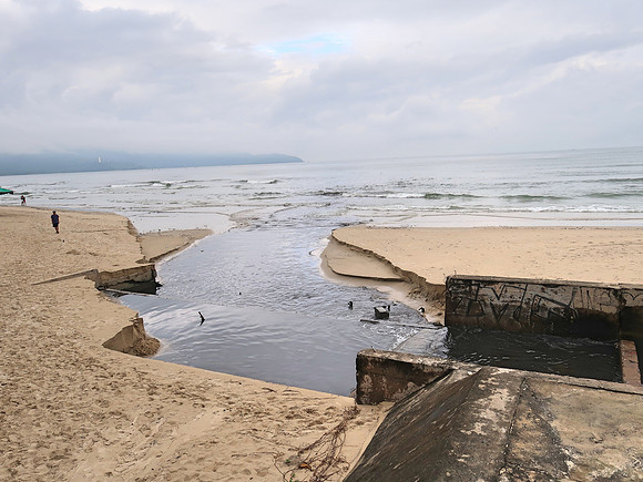 IMG_5630-storm-water-beach-outlet