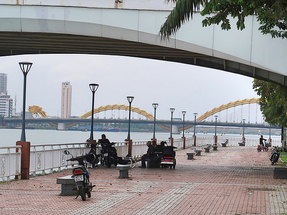 IMG_5906-view-of-dragon-bridge