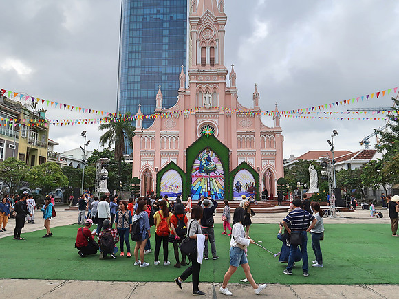 IMG_5912-pink-church-crowd