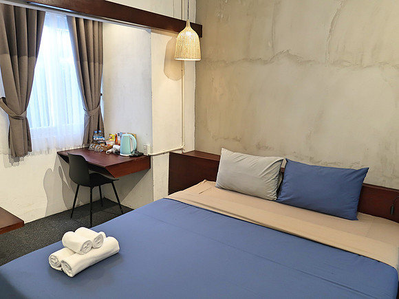 IMG_5915-garden-hotel-bed