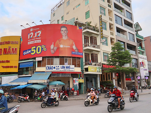 IMG_5968-ronaldo-advertising