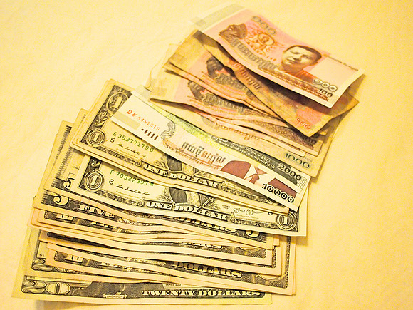 P1029671-cambodia-cash
