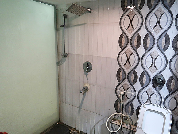 IMG_7442-centaur-bathroom