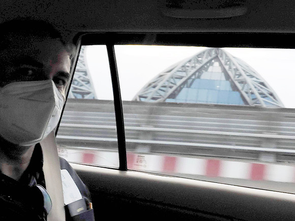 20211201_172001-james-in-taxi-bkk