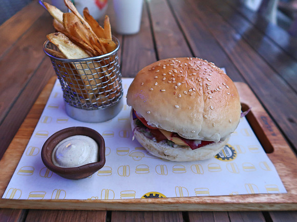IMG_7800-burger-at-burger-factory