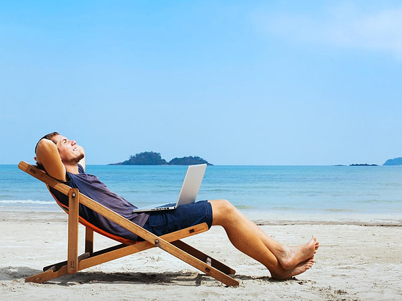 antigua-and-barbuda-beach-laptop