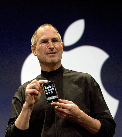 apple-iphone-steve-jobs