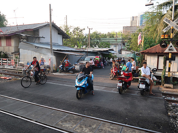IMG_9205-makkasan-level-crossing