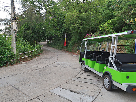 IMG_0790-trolley-to-nhan-tower
