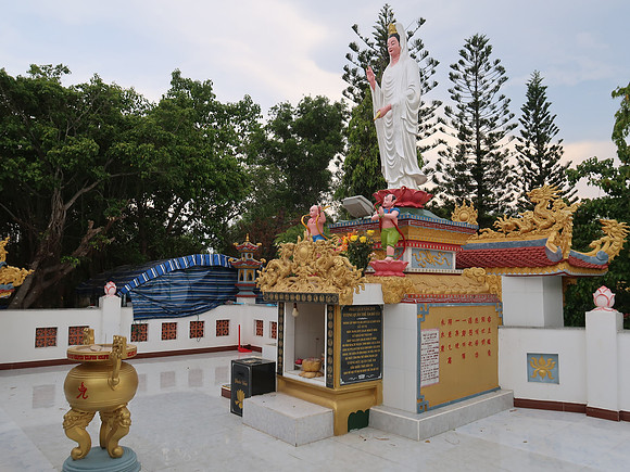 IMG_0801-lady-buddha