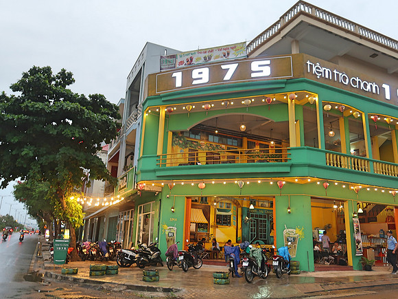IMG_1117-1975-cafe