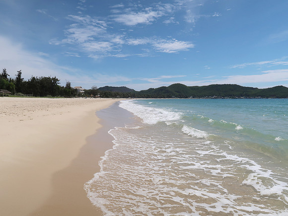 IMG_1216-vinh-hoa-beach-walk