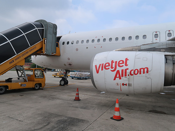IMG_2710-boarding-at-han-for-sgn