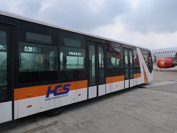 IMG_2711-bus-to aircraft-at-han