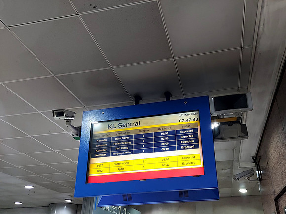 20240517_074808-intercity-departure-board