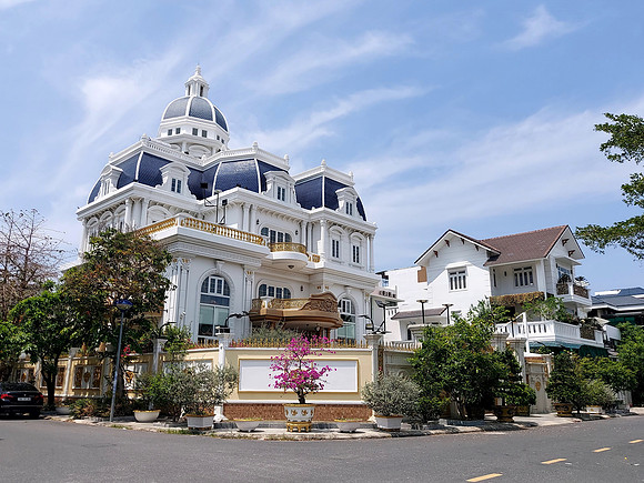 20240331_125559-modern-mansion