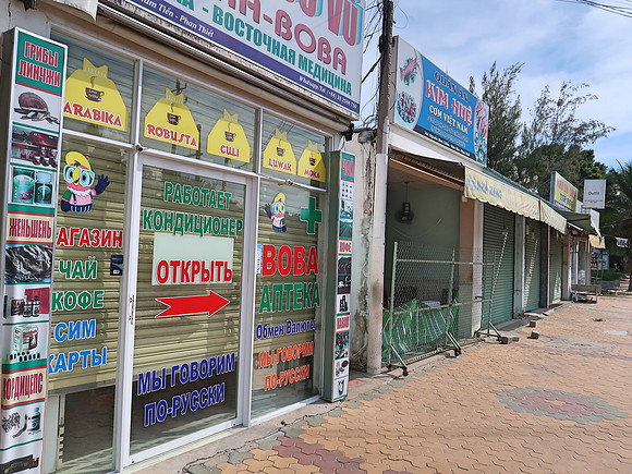 IMG_3033-closed-tourist-shops