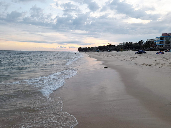 20200910_174453-beach-walk