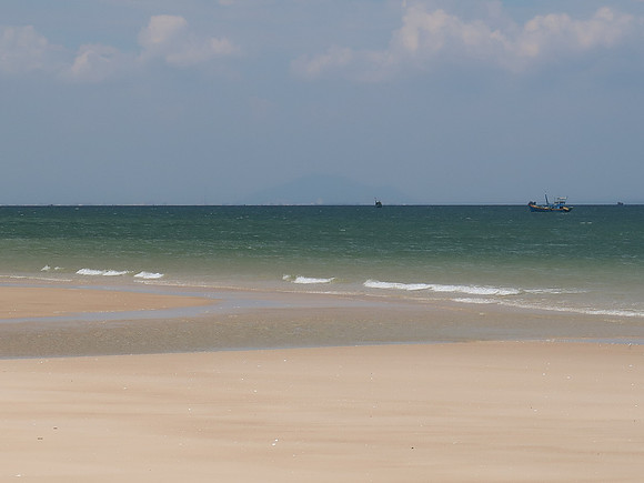 IMG_3307-tan-beach-sea
