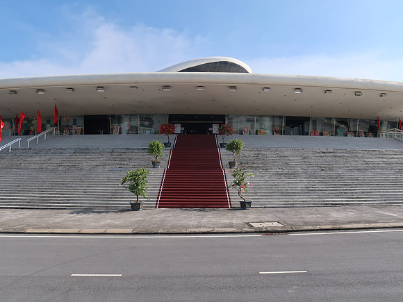 IMG_3596-exhibition-center-entrance
