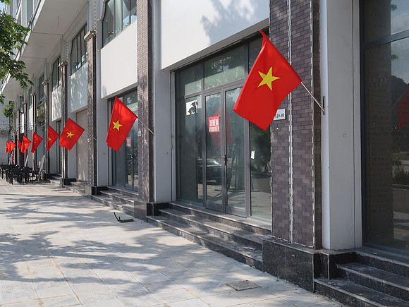 IMG_3598-vietnam-flags