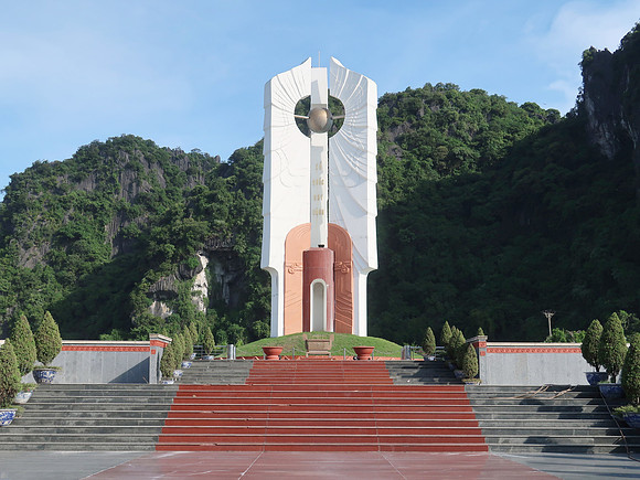 IMG_3610-ha-long-martyrs-monument