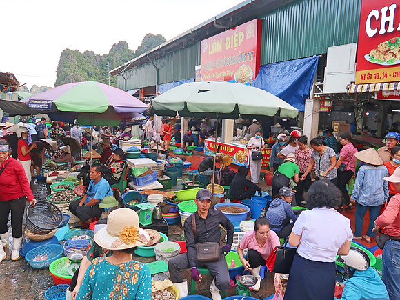 IMG_3622-market-crowd