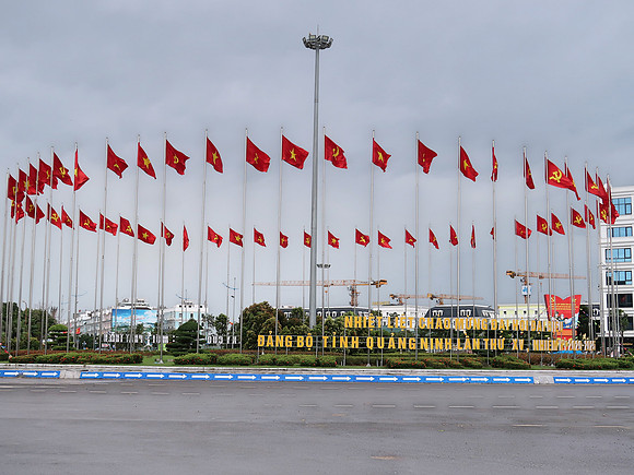 IMG_3730-traffic-circle-flags