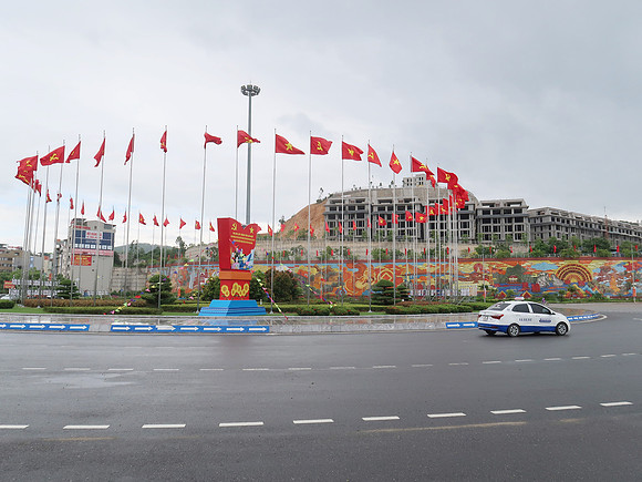 IMG_3740-mural-and-flags