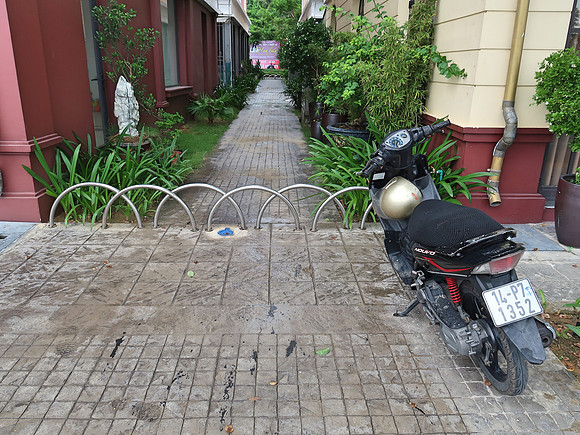 IMG_3750-blocked-bike
