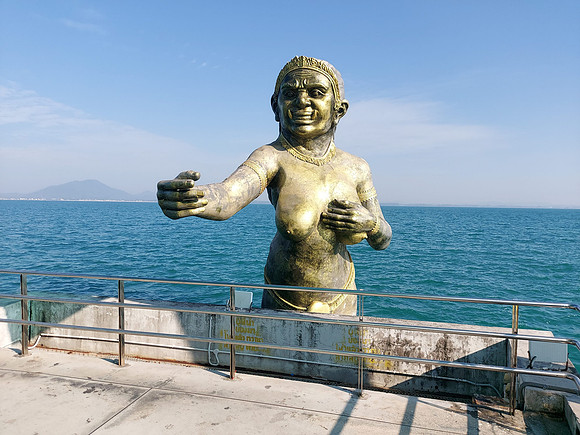 20211221_084924-pier-woman